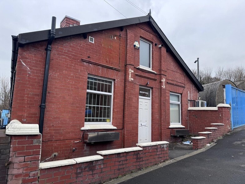 Clarendon Rd, Blackburn for sale - Building Photo - Image 2 of 9