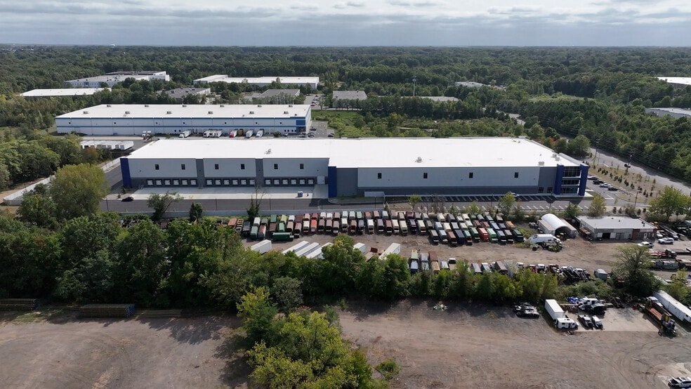 15 Harts Ln, East Brunswick, NJ for lease - Building Photo - Image 3 of 8