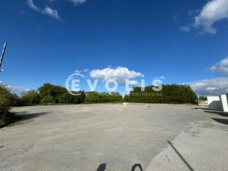 Flex in Villers-Bretonneux for sale - Building Photo - Image 2 of 4