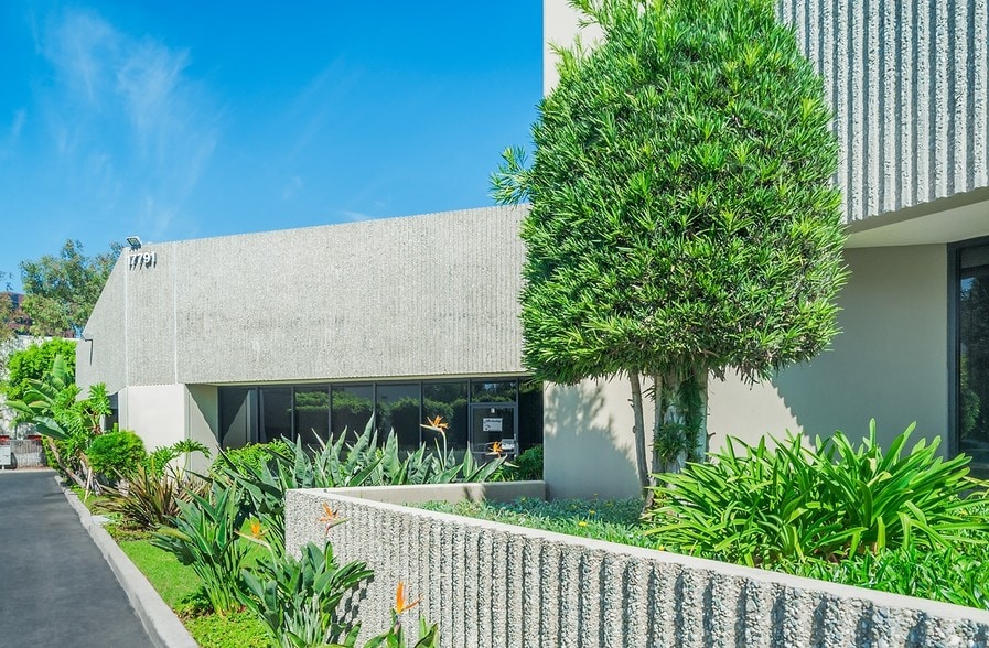 17781-17791 Mitchell Ave N, Irvine, CA for lease - Building Photo - Image 3 of 6