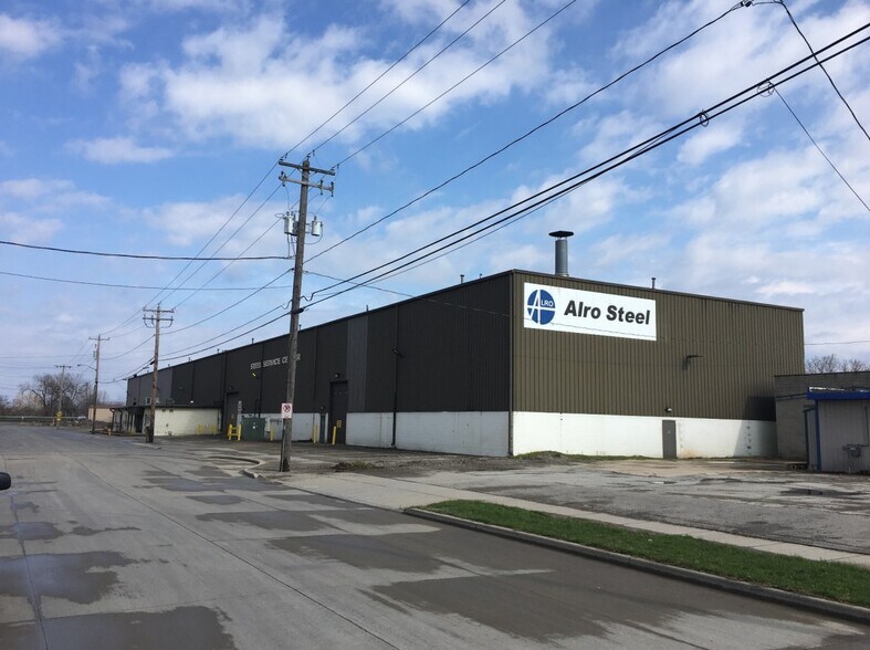 43 E 10th Ave, Oshkosh, WI for sale - Building Photo - Image 1 of 1