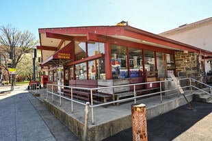 700 V St NW, Washington DC - Bar