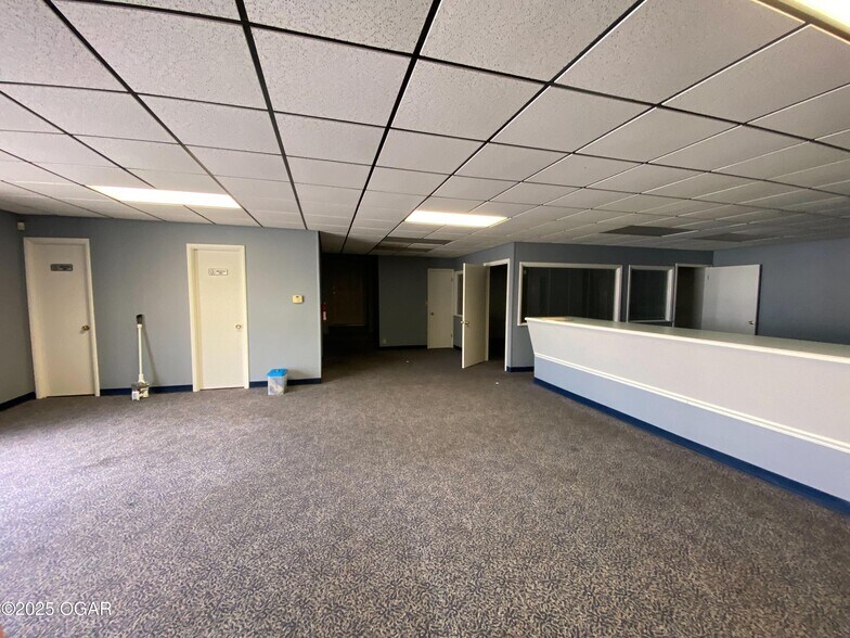 702 S Pearl Ave, Joplin, MO for lease - Building Photo - Image 2 of 3