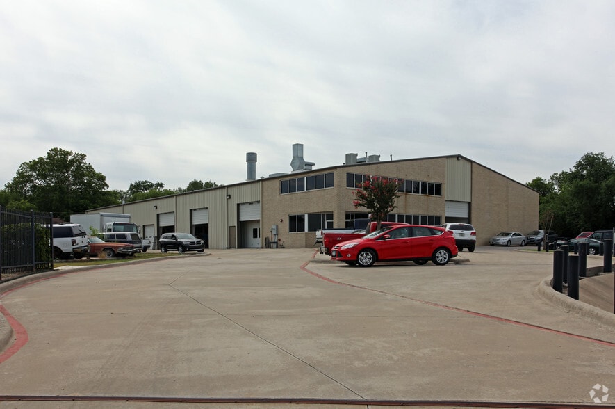 1911 Old Denton Rd, Carrollton, TX for lease - Building Photo - Image 2 of 4