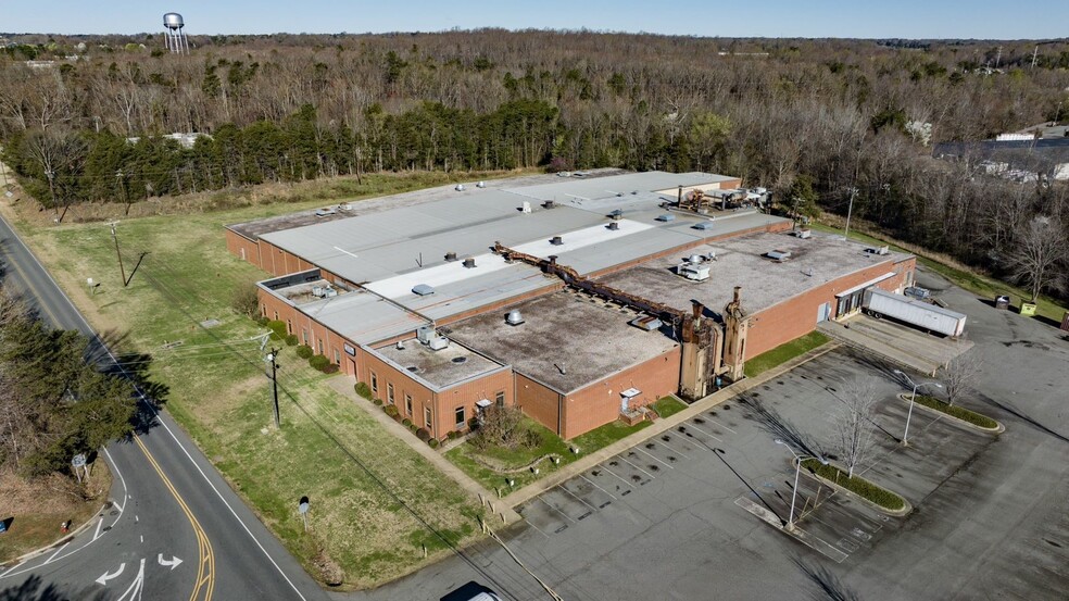 1311 Industry Dr, Burlington, NC for lease - Building Photo - Image 2 of 4