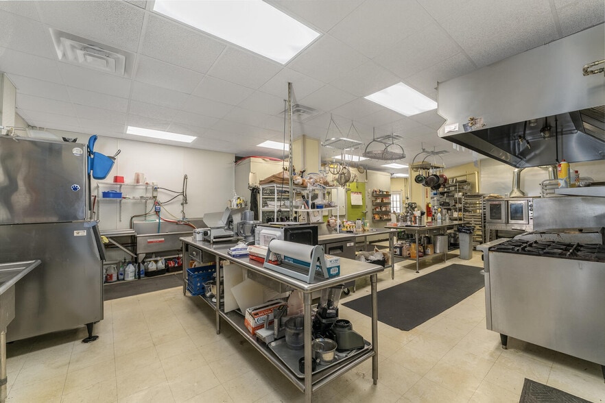 615 3rd Ave, Alpha, NJ for sale - Building Photo - Image 2 of 43