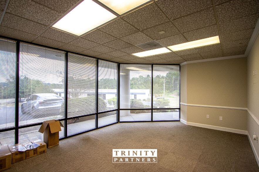 6904 N Main St, Columbia, SC for lease - Building Photo - Image 3 of 13