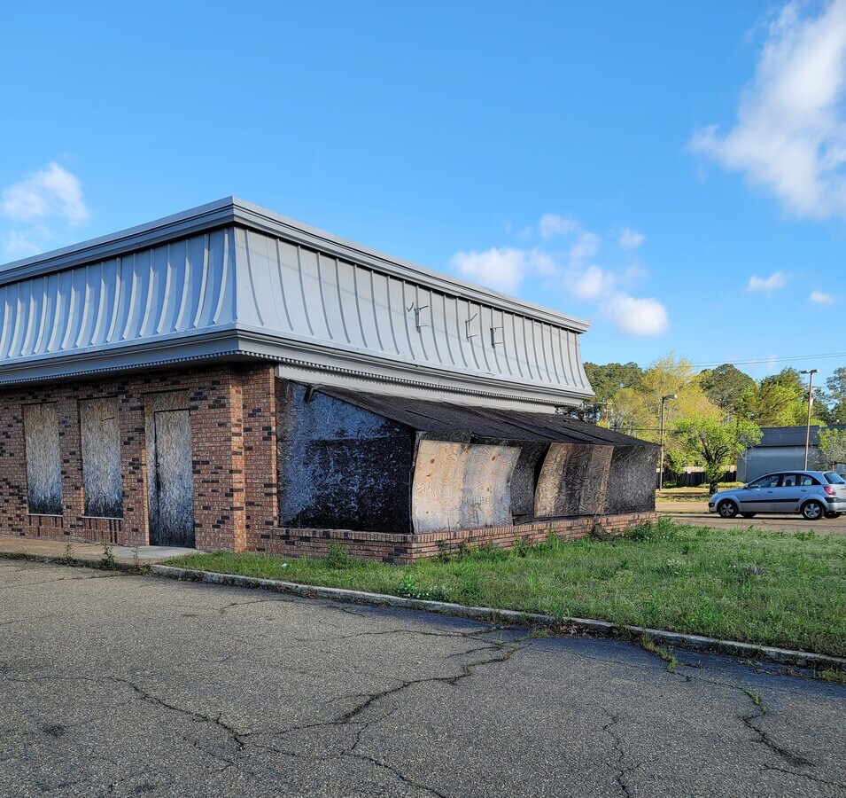3005 Terry Rd, Jackson, MS 39212