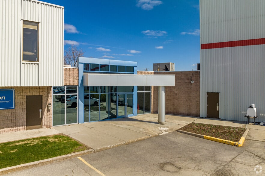 2680 Queensview Dr, Ottawa, ON for lease - Building Photo - Image 3 of 16