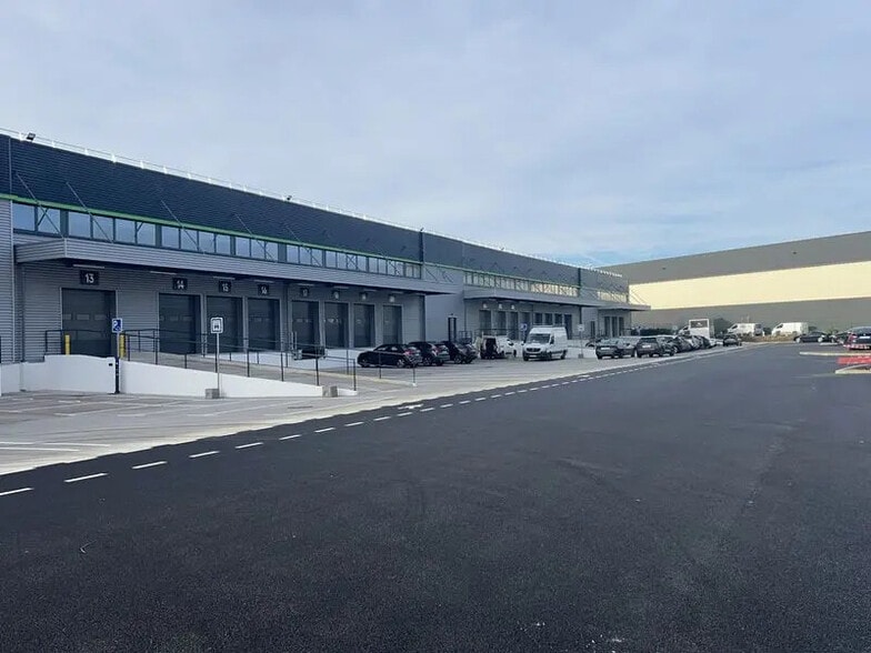 Garonor, Aulnay-sous-Bois for lease - Building Photo - Image 1 of 14