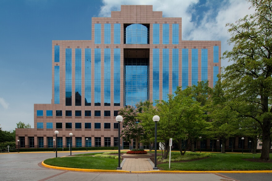 2340 Dulles Corner Blvd, Herndon, VA for lease - Building Photo - Image 1 of 8