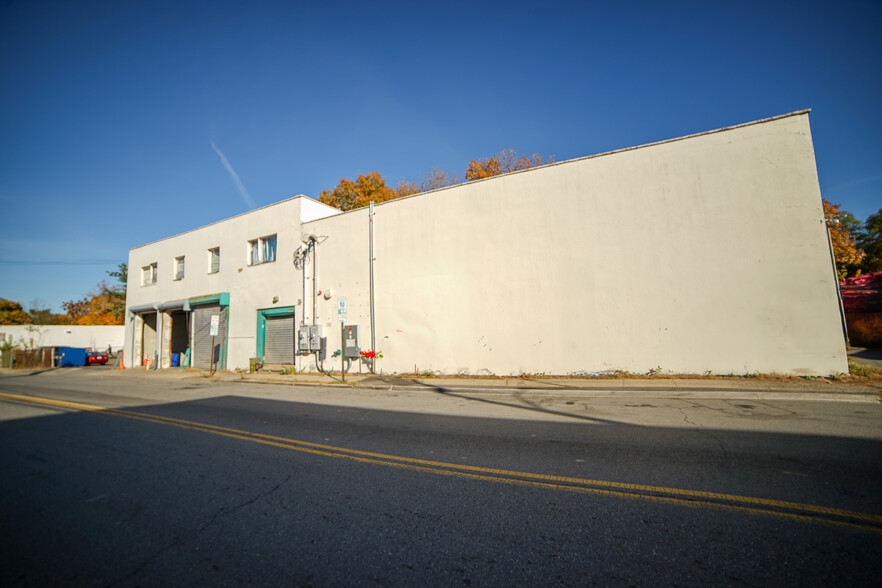 201 Ferris Ave, White Plains, NY for lease - Building Photo - Image 3 of 7