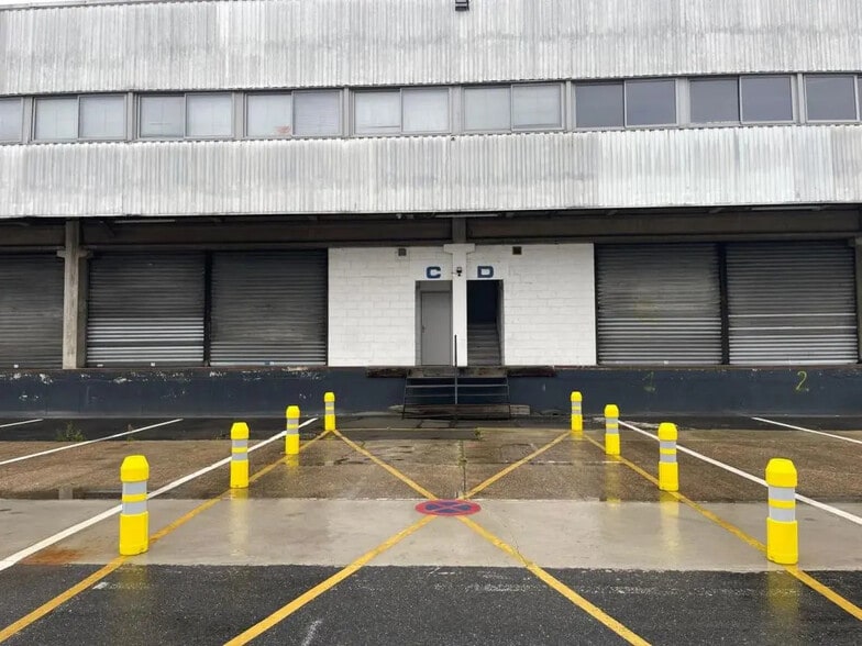Industrial in Aulnay-sous-Bois for lease - Building Photo - Image 1 of 70
