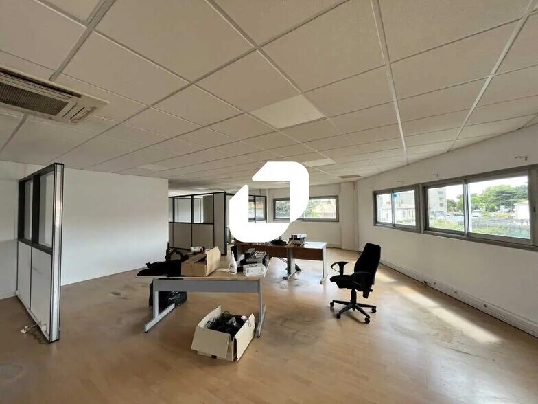 Office in Bègles for lease - Interior Photo - Image 2 of 8