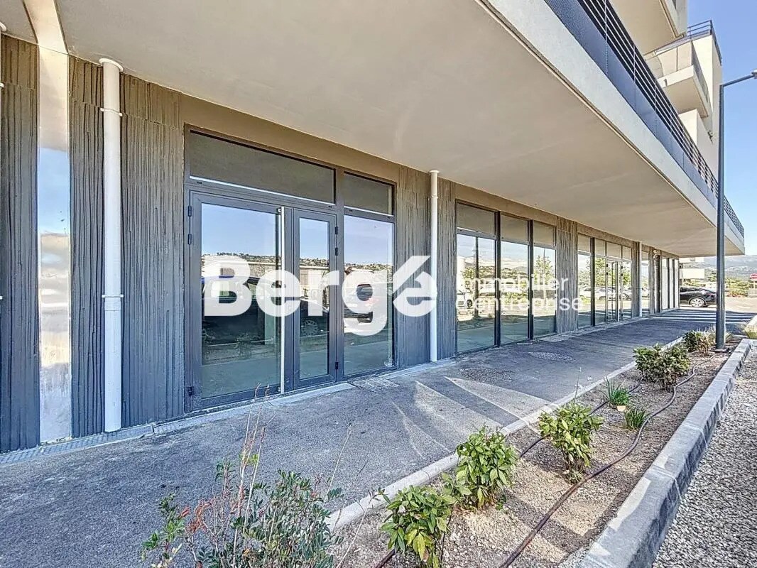 Retail in Saint-Laurent-du-Var for lease Building Photo- Image 1 of 7