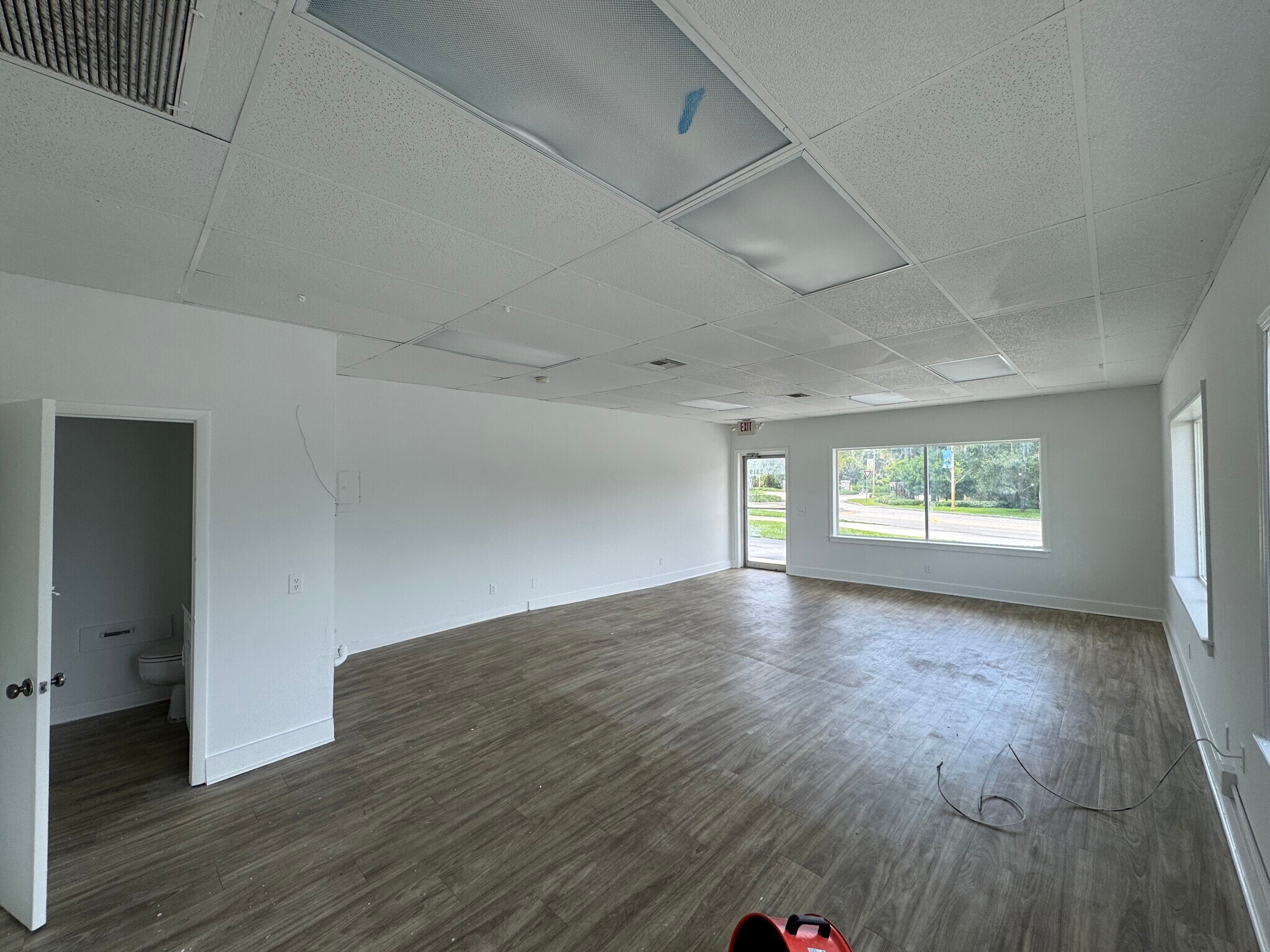 2317 NE Dixie Hwy, Jensen Beach, FL for lease Interior Photo- Image 1 of 3