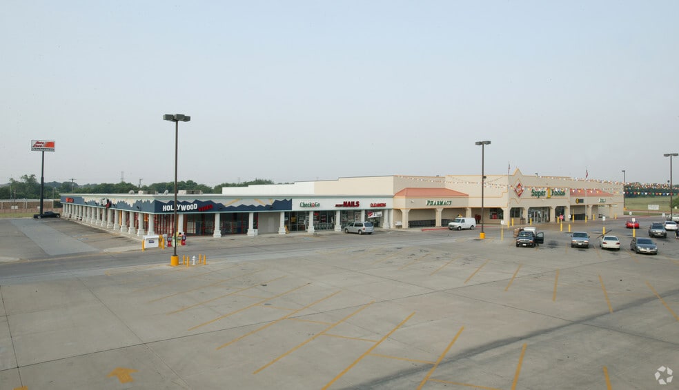 6730-6750 Forest Hill Dr, Forest Hill, TX for lease - Primary Photo - Image 1 of 6
