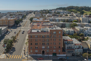 Del Rey Apartments - Convenience Store