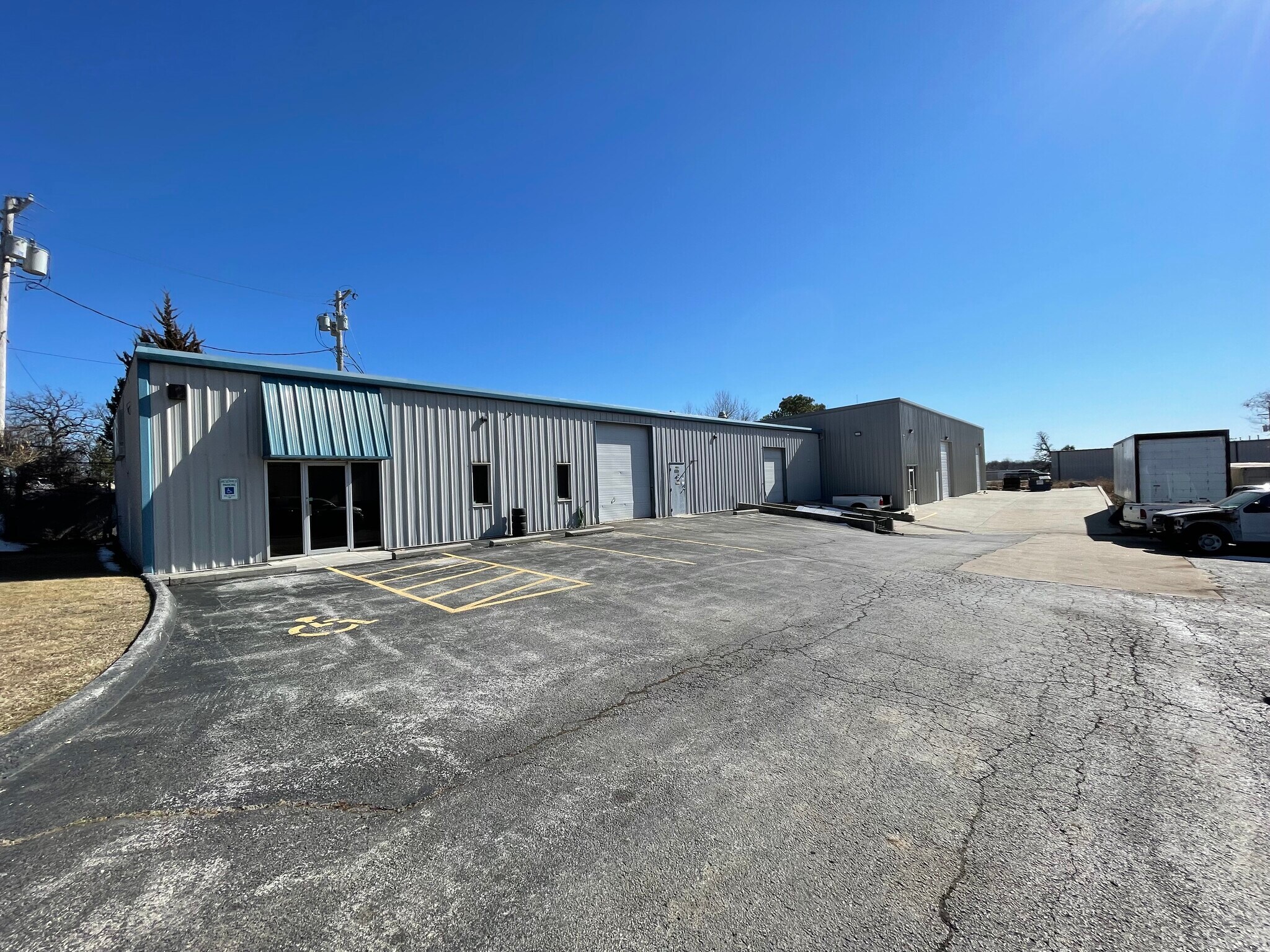 2840 E Pythian St, Springfield, MO for sale Building Photo- Image 1 of 1