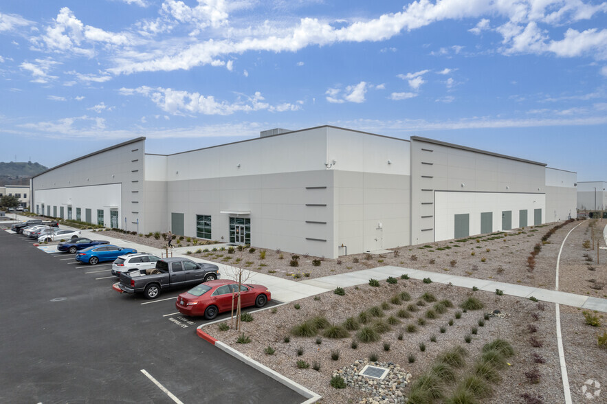 4750 Business Center Dr, Fairfield, CA for lease - Building Photo - Image 3 of 14