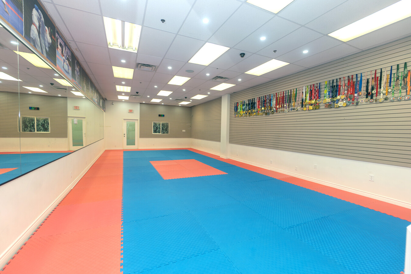 3045 Southcreek Rd, Mississauga, ON L4X 2X7 - Unit 53 - - Interior Photo - Image 2 of 5