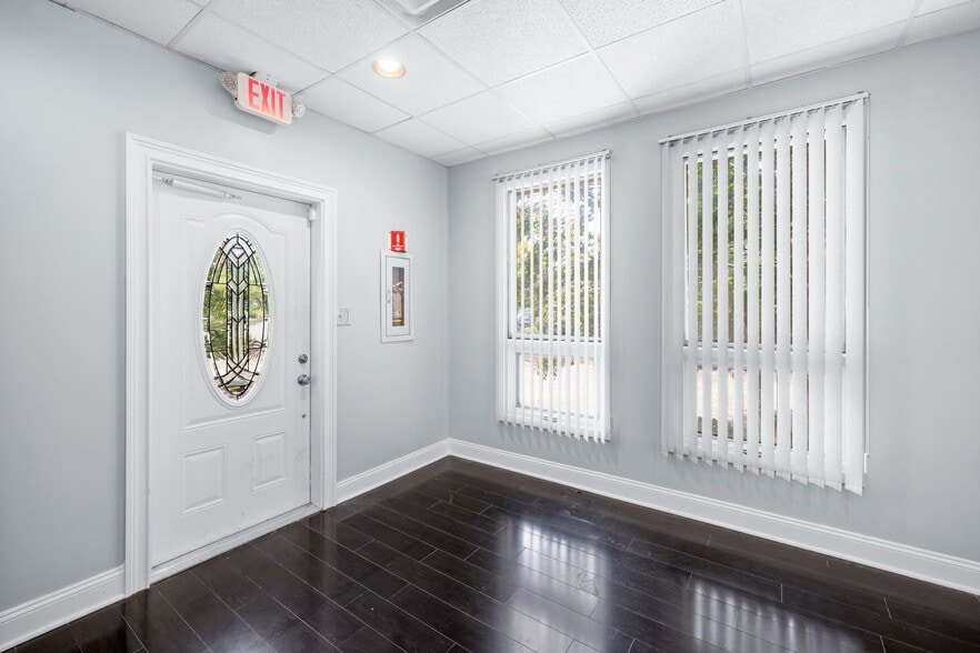 1152 Executive Cir, Cary, NC for lease - Building Photo - Image 2 of 19