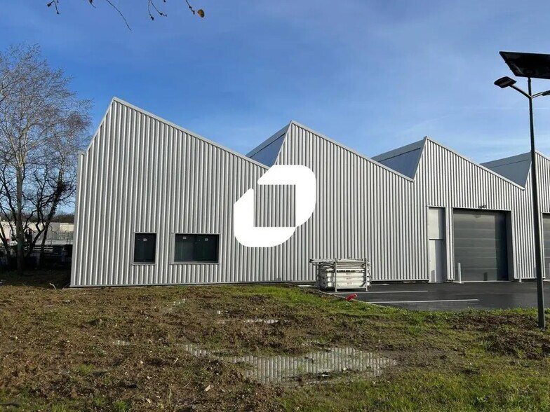 Flex in Carquefou for lease - Building Photo - Image 3 of 12