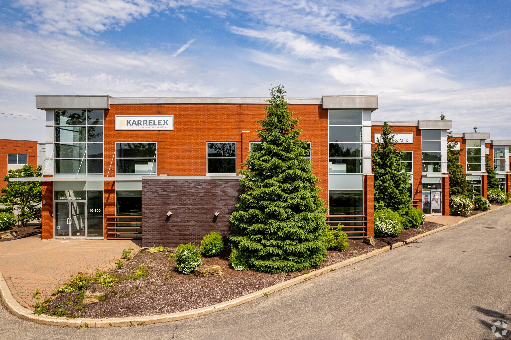 10 Rue Gaston-Dumoulin, Blainville, QC for lease Primary Photo- Image 1 of 37