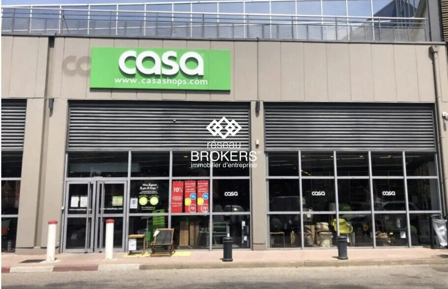 Retail in Marseille for lease - Building Photo - Image 1 of 3