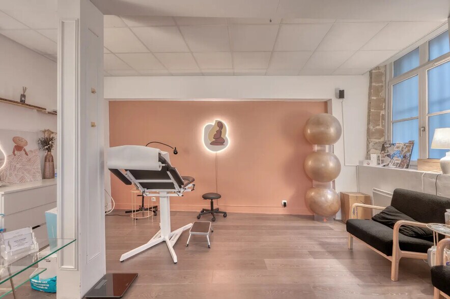 Office in Paris for lease - Building Photo - Image 3 of 8