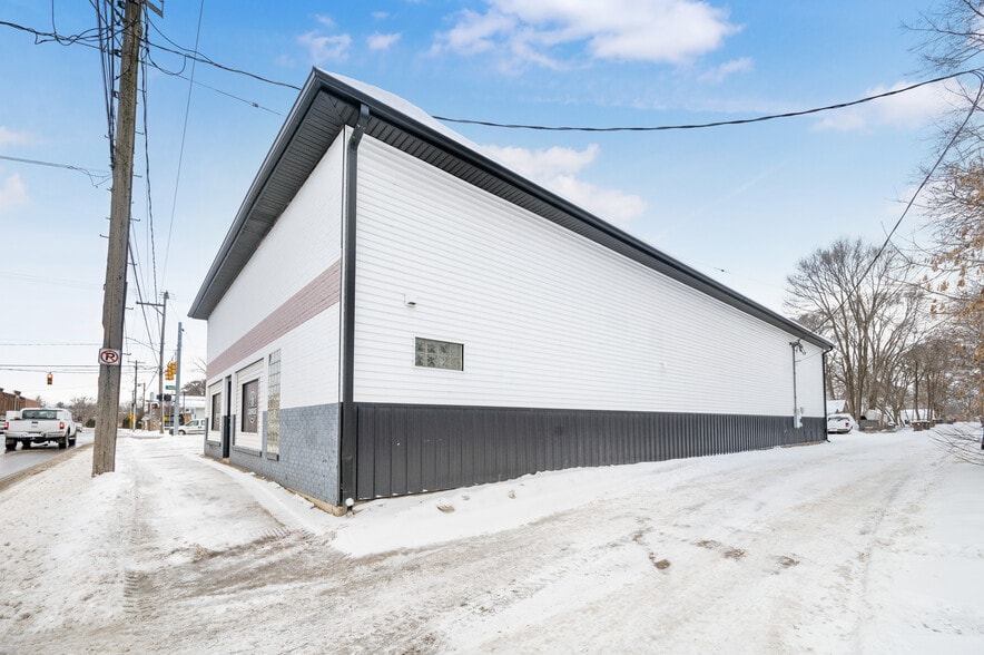805 Maple St, Big Rapids, MI for sale - Building Photo - Image 3 of 21