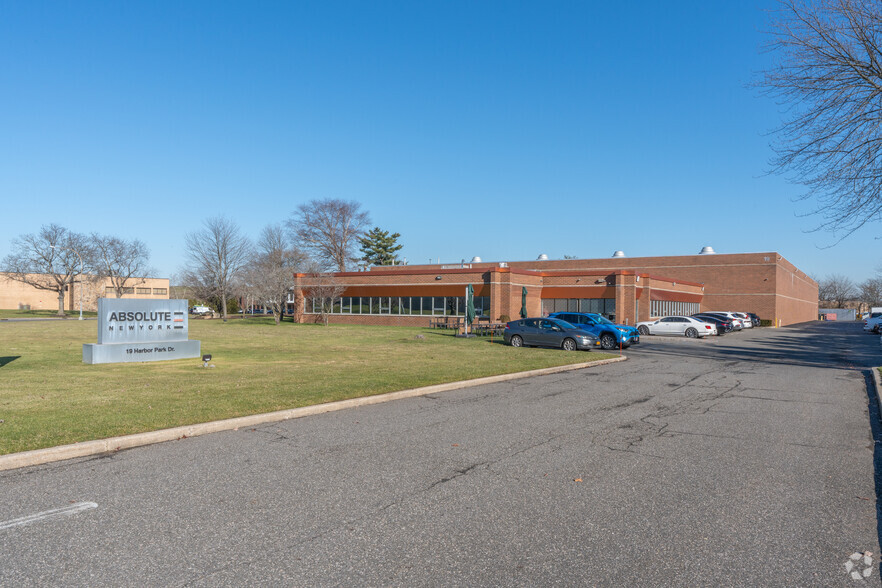 19 Harbor Park Dr, Port Washington, NY for lease - Building Photo - Image 1 of 29