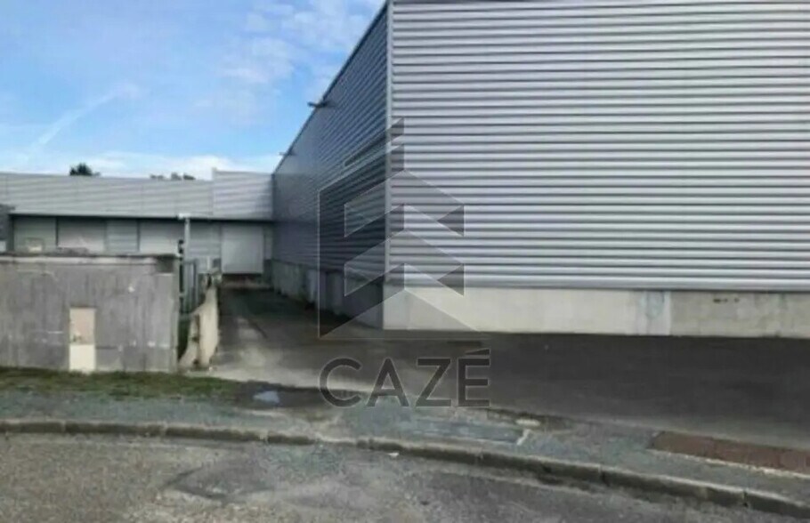 Flex in Le Haillan for lease - Building Photo - Image 2 of 4