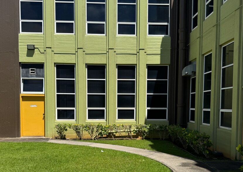 560 Nimitz Hwy, Honolulu, HI for lease - Building Photo - Image 2 of 7