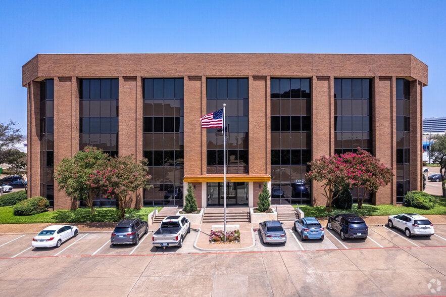 13465 Midway Rd, Farmers Branch, TX for lease - Building Photo - Image 3 of 32