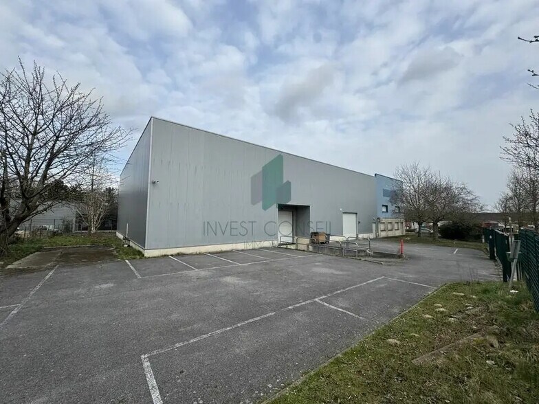 in Jouy-le-Moutier for sale - Building Photo - Image 1 of 1