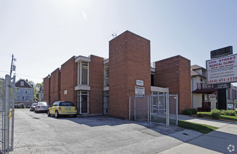 950 N 35th St, Milwaukee, WI for lease - Building Photo - Image 2 of 3