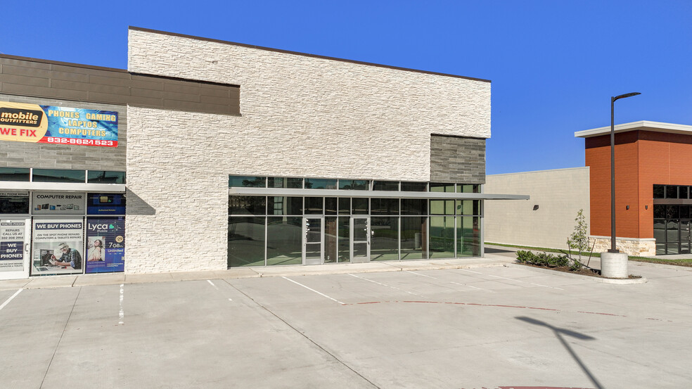 650 W Rankin Rd, Houston, TX for lease - Building Photo - Image 3 of 24