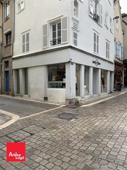 Retail in Chartres for lease - Building Photo - Image 2 of 5