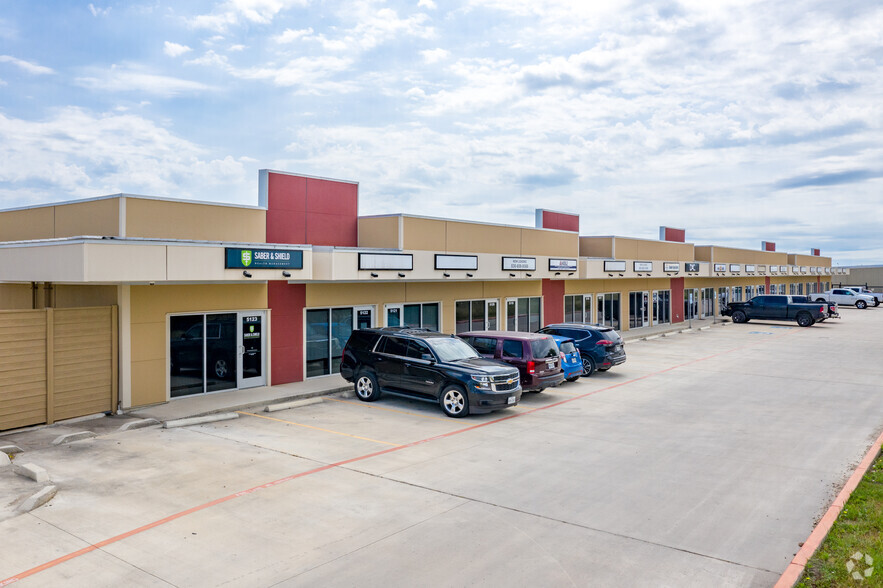 2090 N Interstate 35, New Braunfels, TX for lease - Building Photo - Image 2 of 5