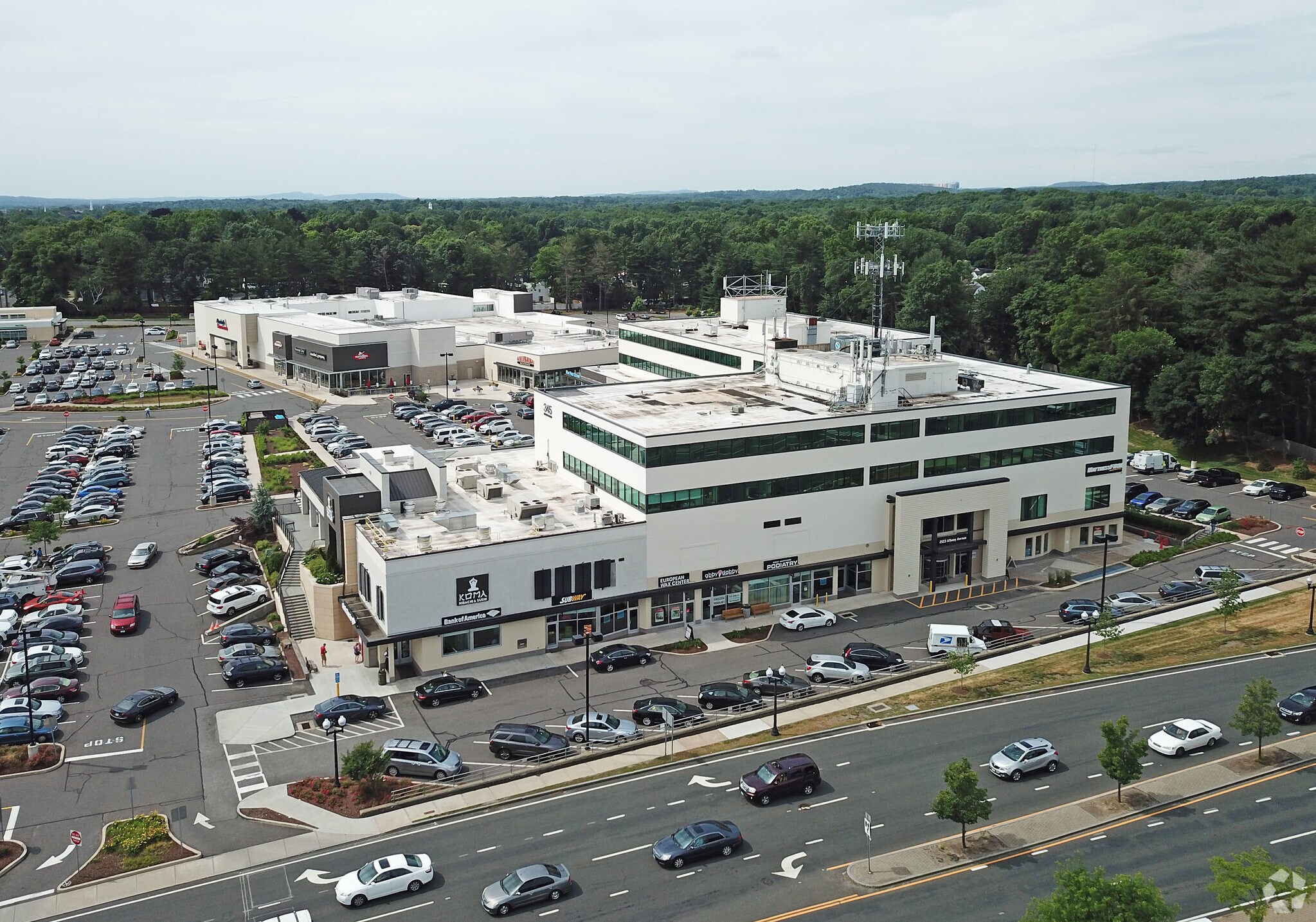 345 N Main St, West Hartford, CT 06117 Corner