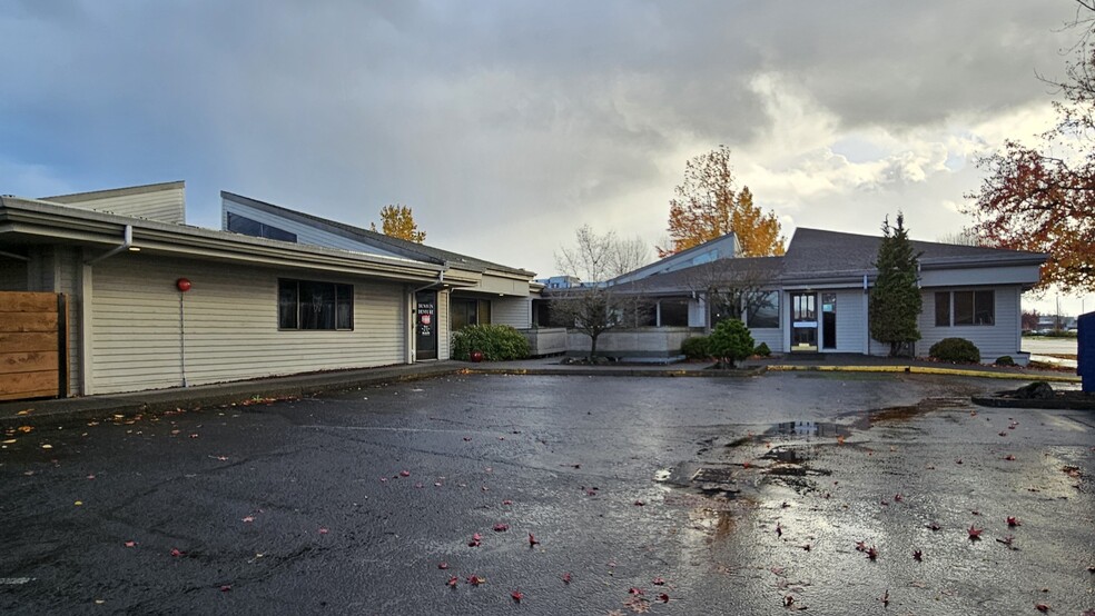 1000 12th Ave, Longview, WA for lease - Building Photo - Image 1 of 15