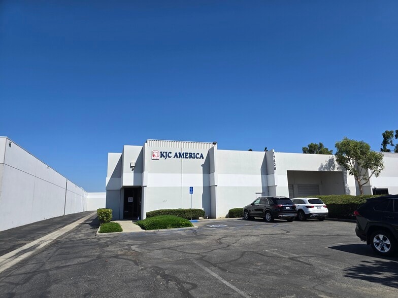 17320 Marquardt Ave, Cerritos, CA for lease - Building Photo - Image 1 of 8