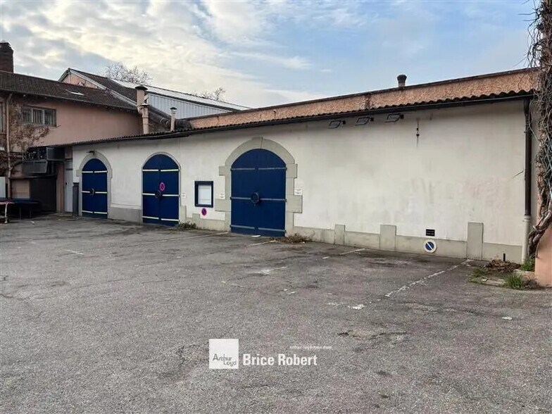 Retail in Lyon for sale - Building Photo - Image 1 of 2