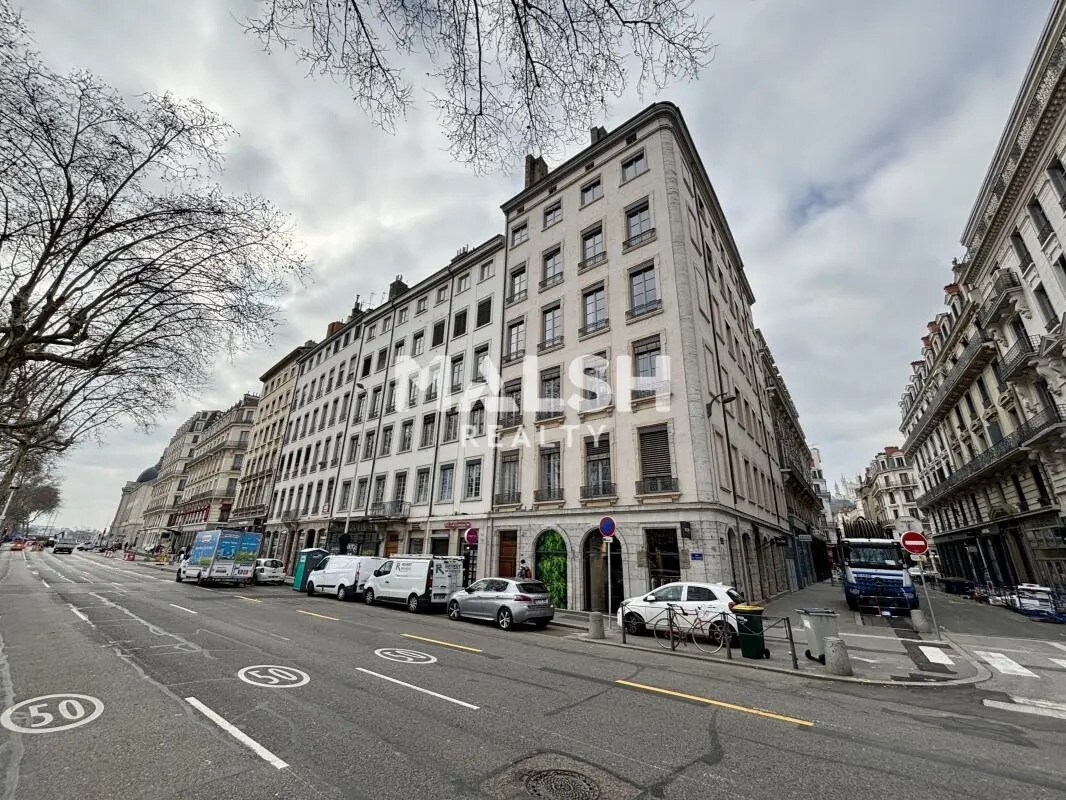 Office in Lyon for sale Building Photo- Image 1 of 9