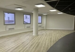 Office in Villeurbanne for lease Interior Photo- Image 2 of 11