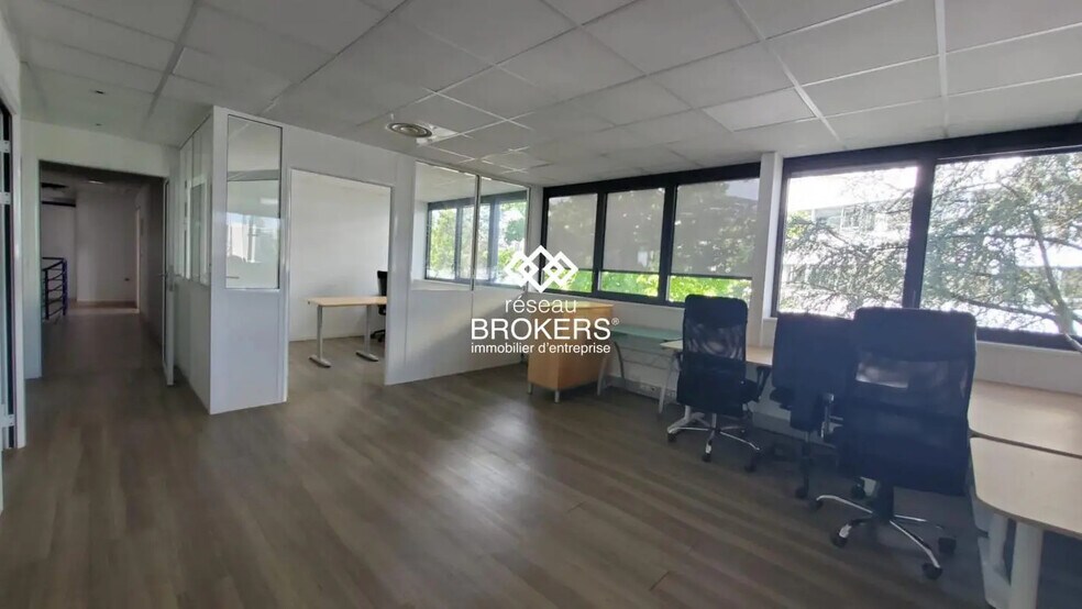 Office in Annecy for lease - Interior Photo - Image 2 of 12