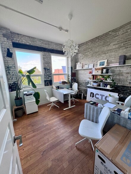 2199 Bloor St W, Toronto, ON for lease - Interior Photo - Image 3 of 5