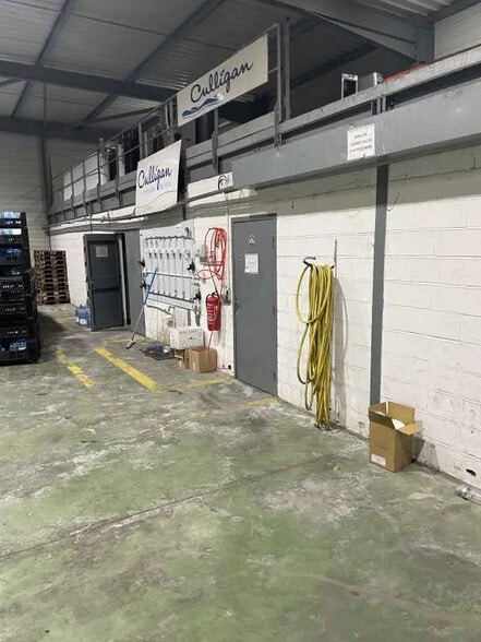 Flex in Fleurines for sale - Interior Photo - Image 3 of 3