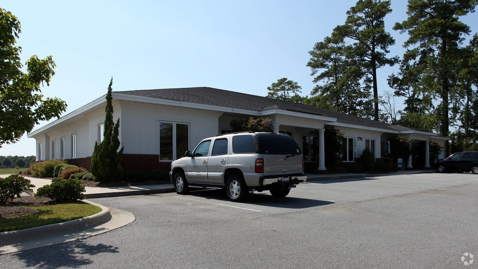 1710 E Arlington Blvd, Greenville, NC for lease - Primary Photo - Image 1 of 28